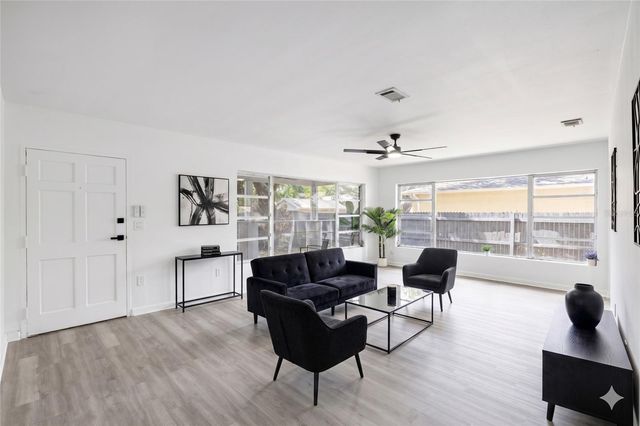 8510 N SEMINOLE AVENUE, Tampa, FL 33604