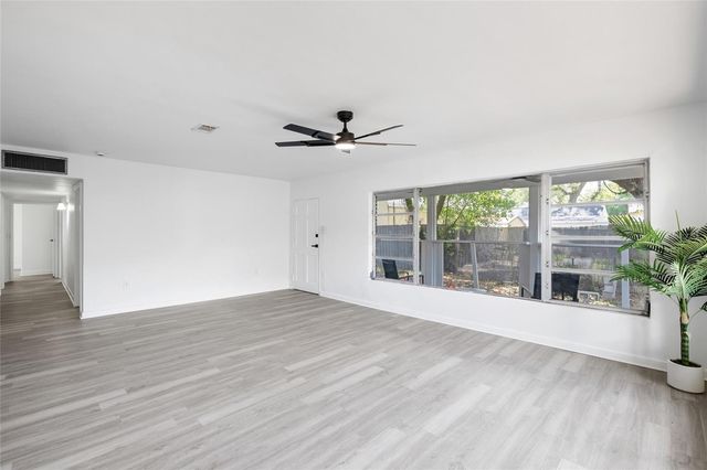 8510 N SEMINOLE AVENUE, Tampa, FL 33604