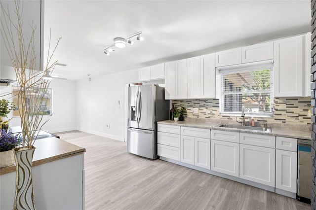 8510 N SEMINOLE AVENUE, Tampa, FL 33604