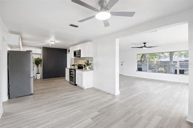 8510 N SEMINOLE AVENUE, Tampa, FL 33604