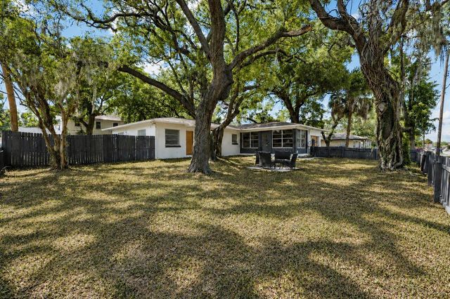 8510 N SEMINOLE AVENUE, Tampa, FL 33604
