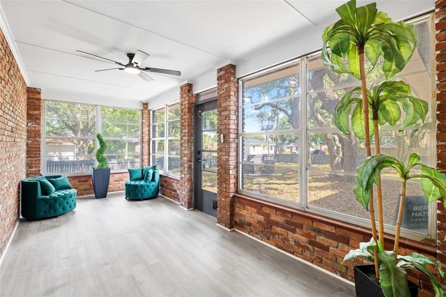8510 N SEMINOLE AVENUE, Tampa, FL 33604