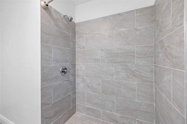 8510 N SEMINOLE AVENUE, Tampa, FL 33604