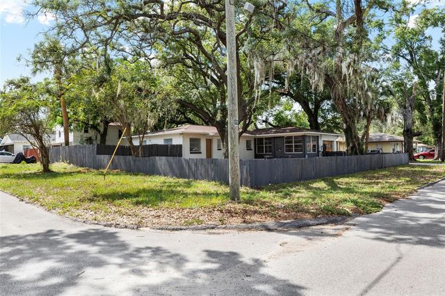 8510 N SEMINOLE AVENUE, Tampa, FL 33604