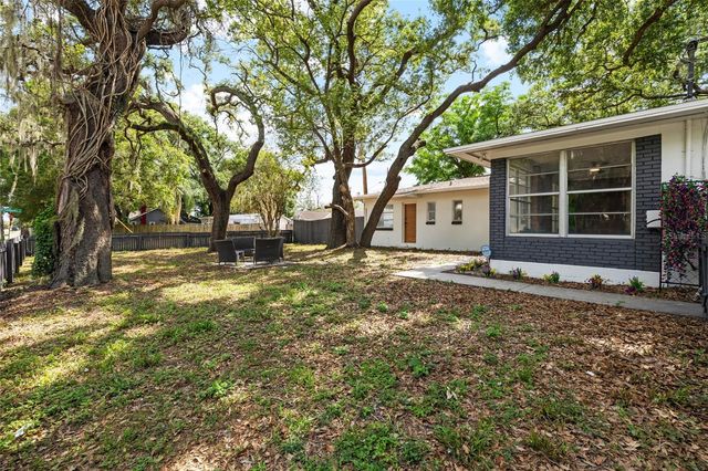 8510 N SEMINOLE AVENUE, Tampa, FL 33604