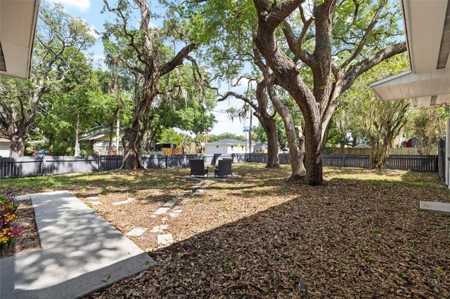 8510 N SEMINOLE AVENUE, Tampa, FL 33604