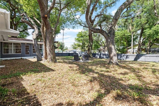 8510 N SEMINOLE AVENUE, Tampa, FL 33604