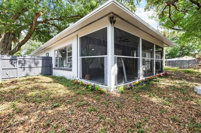 8510 N SEMINOLE AVENUE, Tampa, FL 33604