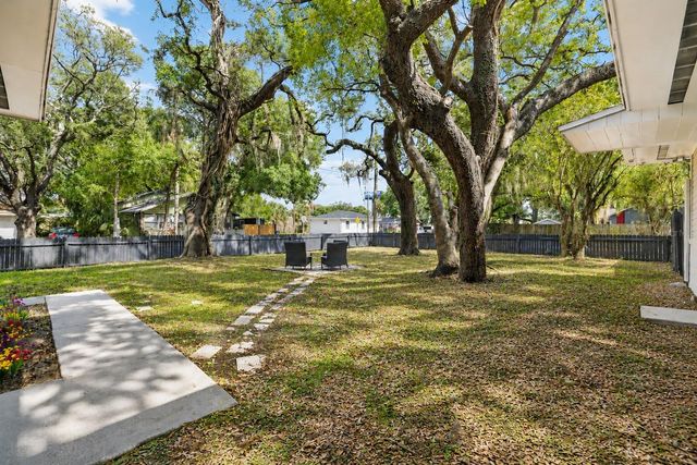 8510 N SEMINOLE AVENUE, Tampa, FL 33604
