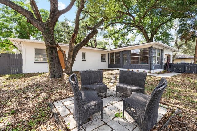 8510 N SEMINOLE AVENUE, Tampa, FL 33604