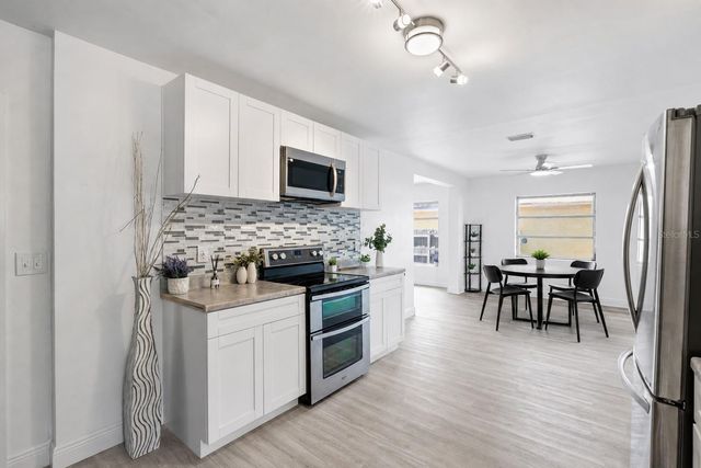 8510 N SEMINOLE AVENUE, Tampa, FL 33604