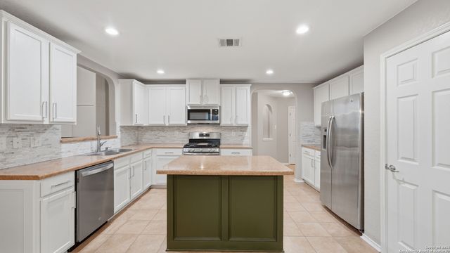 716 Hollow Ridge, Schertz, TX 78108