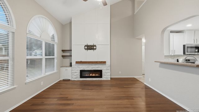 716 Hollow Ridge, Schertz, TX 78108