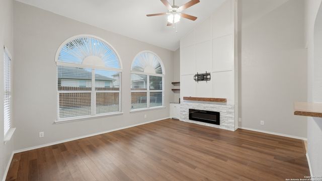 716 Hollow Ridge, Schertz, TX 78108