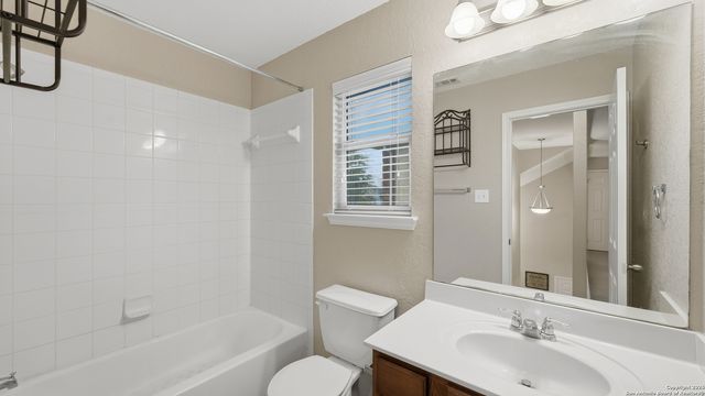 716 Hollow Ridge, Schertz, TX 78108