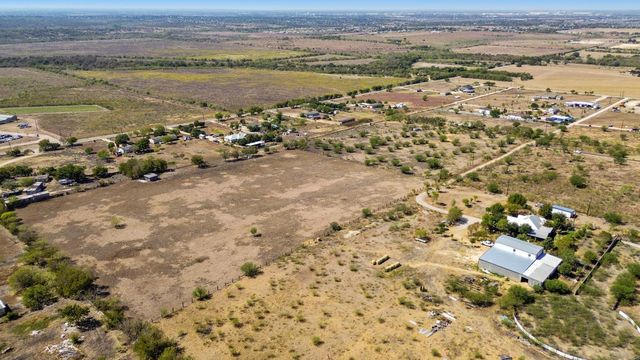 1513 Graef RD, Kyle, TX 78640