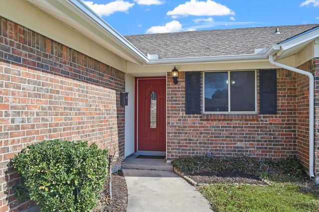 2925 Portales Drive, Fort Worth, TX 76116