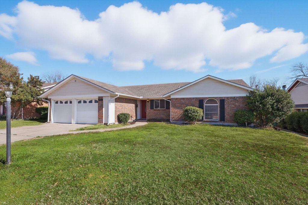 2925 Portales Drive, Fort Worth, TX 76116