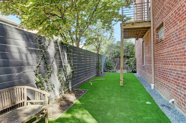 513 E 11th Street, Houston, TX 77008