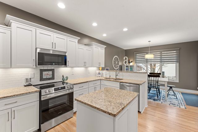 8324 Chambery Boulevard, Johnston, IA 50131