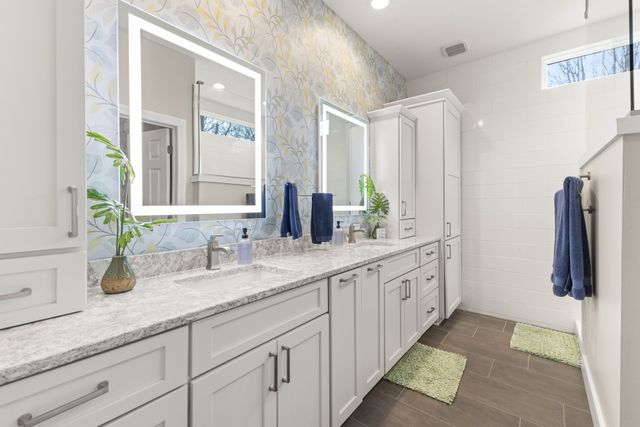 8324 Chambery Boulevard, Johnston, IA 50131