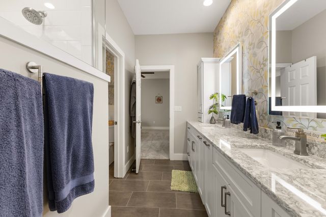 8324 Chambery Boulevard, Johnston, IA 50131