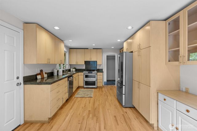 3020 169th Avenue NE, Bellevue, WA 98008