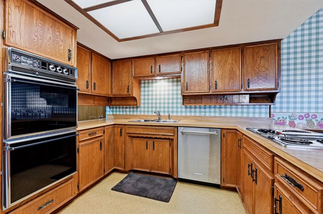 146 River Hills Drive, Denison, TX 75020