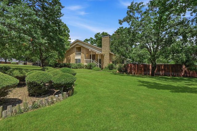 146 River Hills Drive, Denison, TX 75020