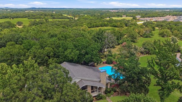 146 River Hills Drive, Denison, TX 75020