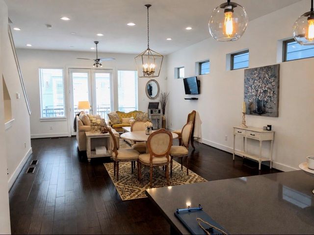 2208 Mcgowen Street, Houston, TX 77004