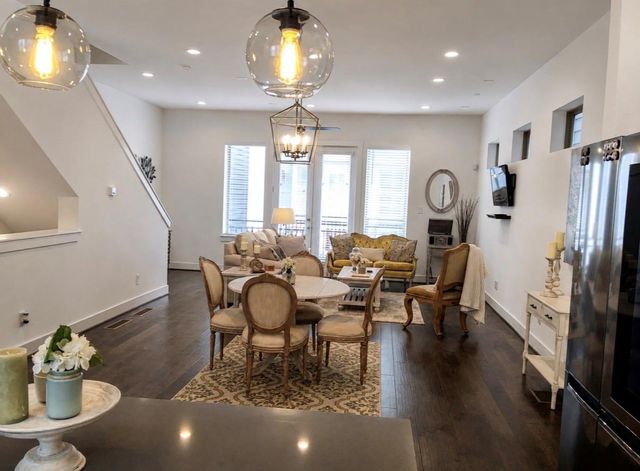 2208 Mcgowen Street, Houston, TX 77004