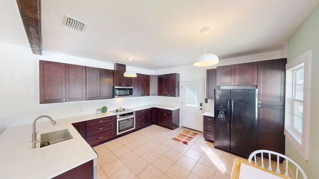 2010 S MAPLE AVENUE, Sanford, FL 32771