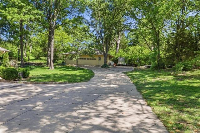 3200 Robinson Pike Road, Grandview, MO 64030