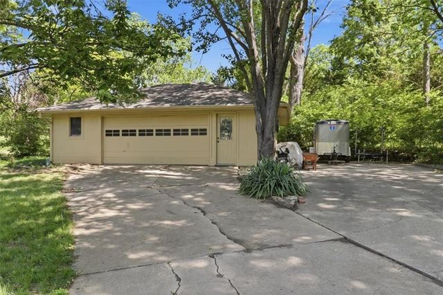 3200 Robinson Pike Road, Grandview, MO 64030