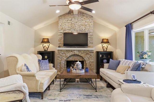 3200 Robinson Pike Road, Grandview, MO 64030