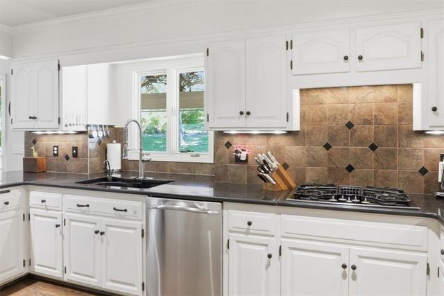 3200 Robinson Pike Road, Grandview, MO 64030