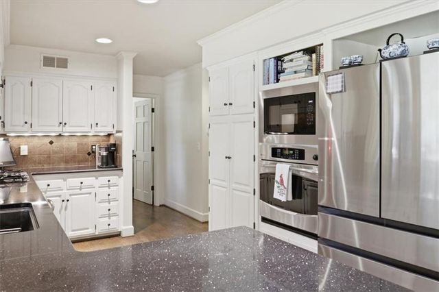 3200 Robinson Pike Road, Grandview, MO 64030
