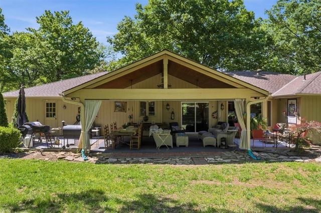 3200 Robinson Pike Road, Grandview, MO 64030