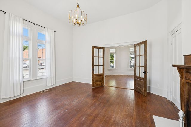 911 S High St, Columbia, TN 38401