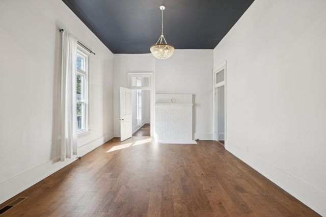 911 S High St, Columbia, TN 38401