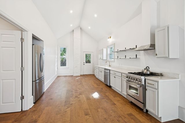 911 S High St, Columbia, TN 38401