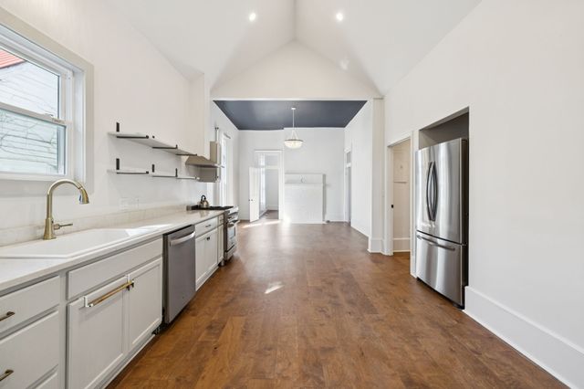 911 S High St, Columbia, TN 38401