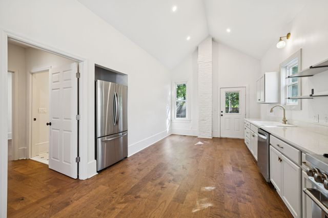 911 S High St, Columbia, TN 38401