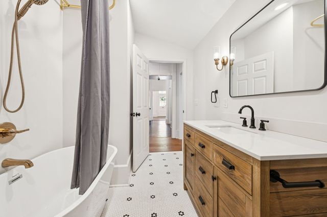 911 S High St, Columbia, TN 38401