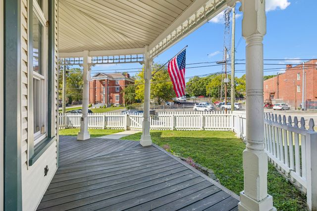 911 S High St, Columbia, TN 38401