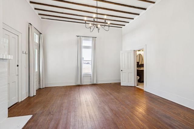 911 S High St, Columbia, TN 38401