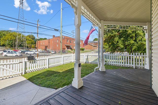 911 S High St, Columbia, TN 38401