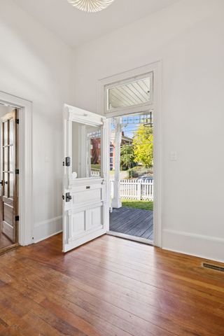 911 S High St, Columbia, TN 38401