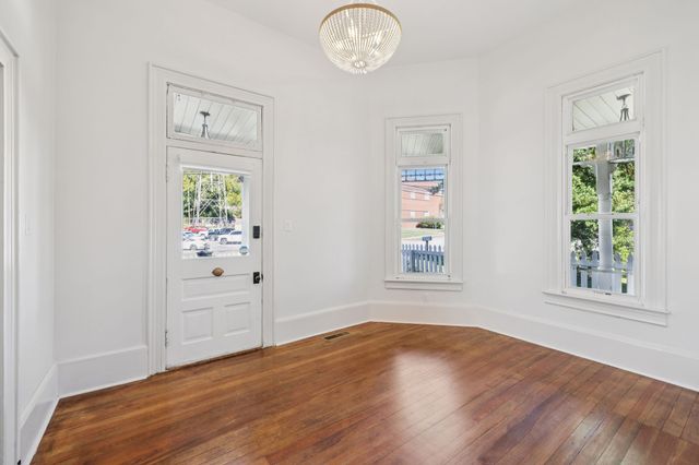 911 S High St, Columbia, TN 38401